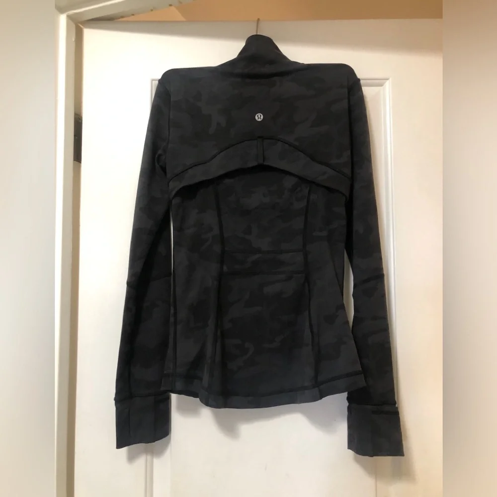 Lululemon Define Jacket featuring a dark gray and black camouflage pattern SZ 4